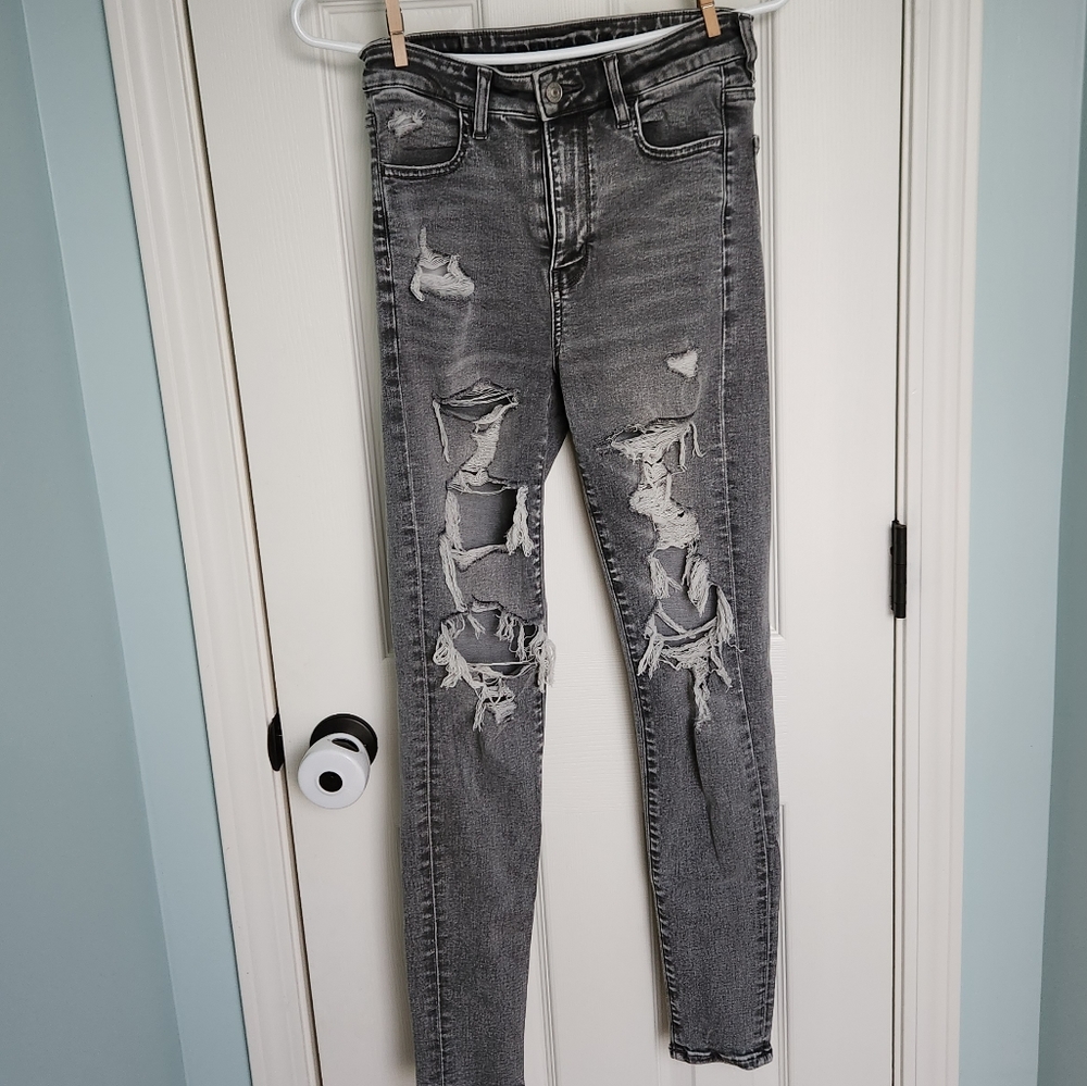 🎉HP🎉 American Eagle women's distressed hi-rise jeggings, size 2
